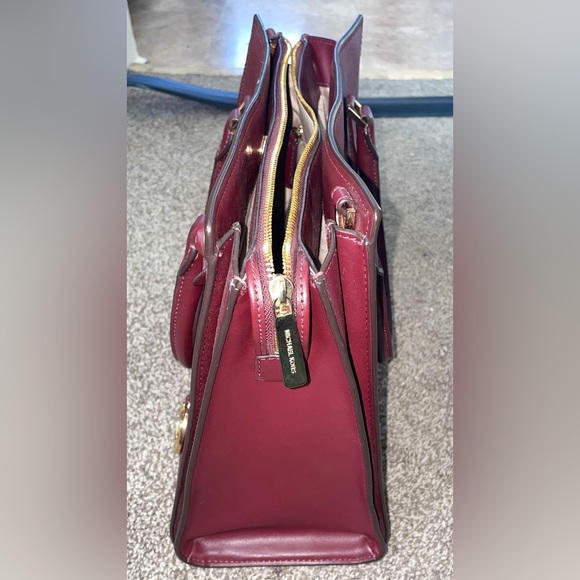 ⭐️Micheal Kors Bag - Picture 2 of 4